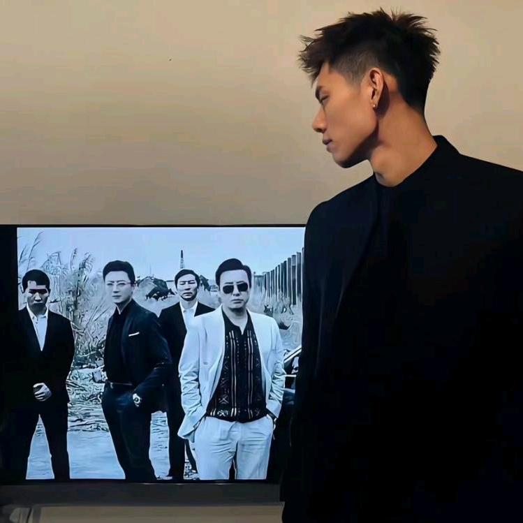 一只水鱼（见过黄子韬0米距离）