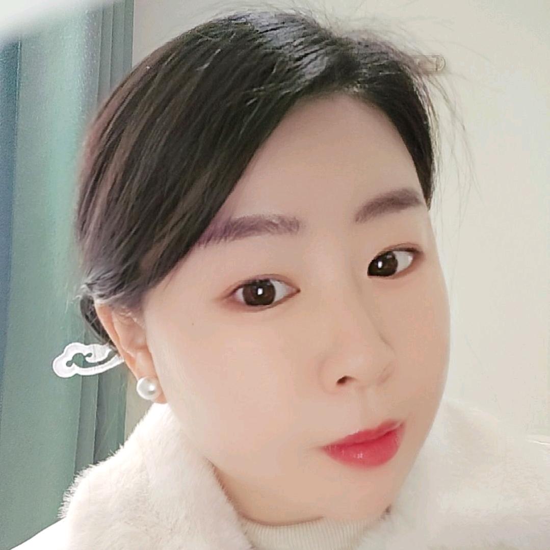 梅子(色彩一秀女裝)