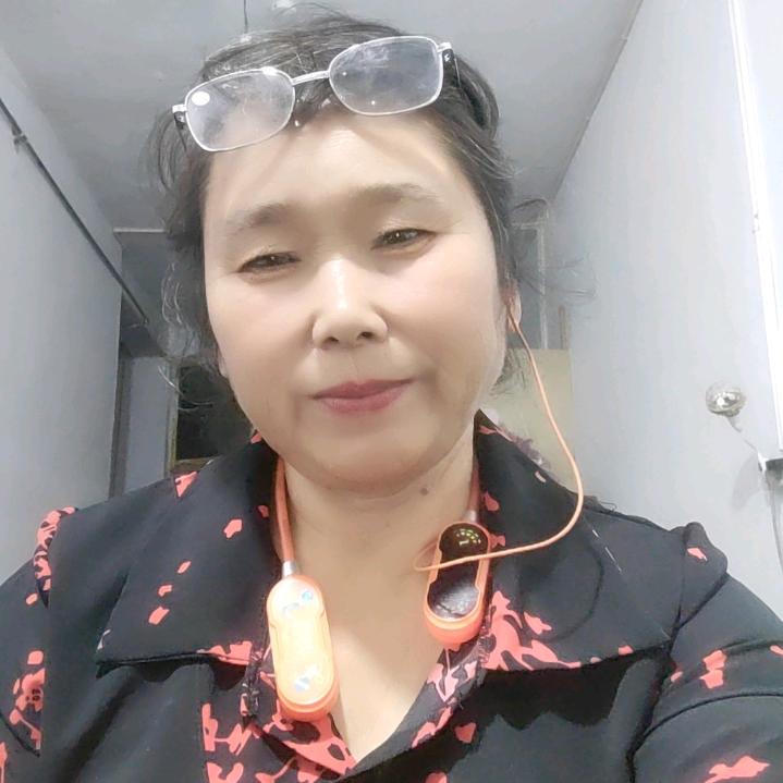 天空姐，橱窗百货铺