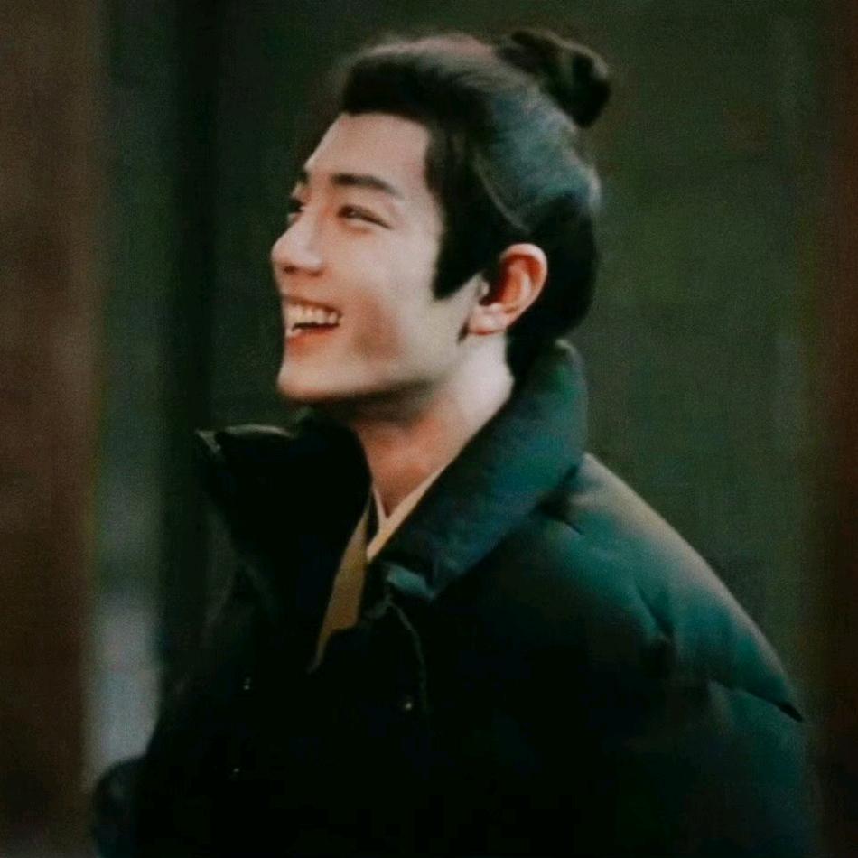 星河与他皆温柔🍑
