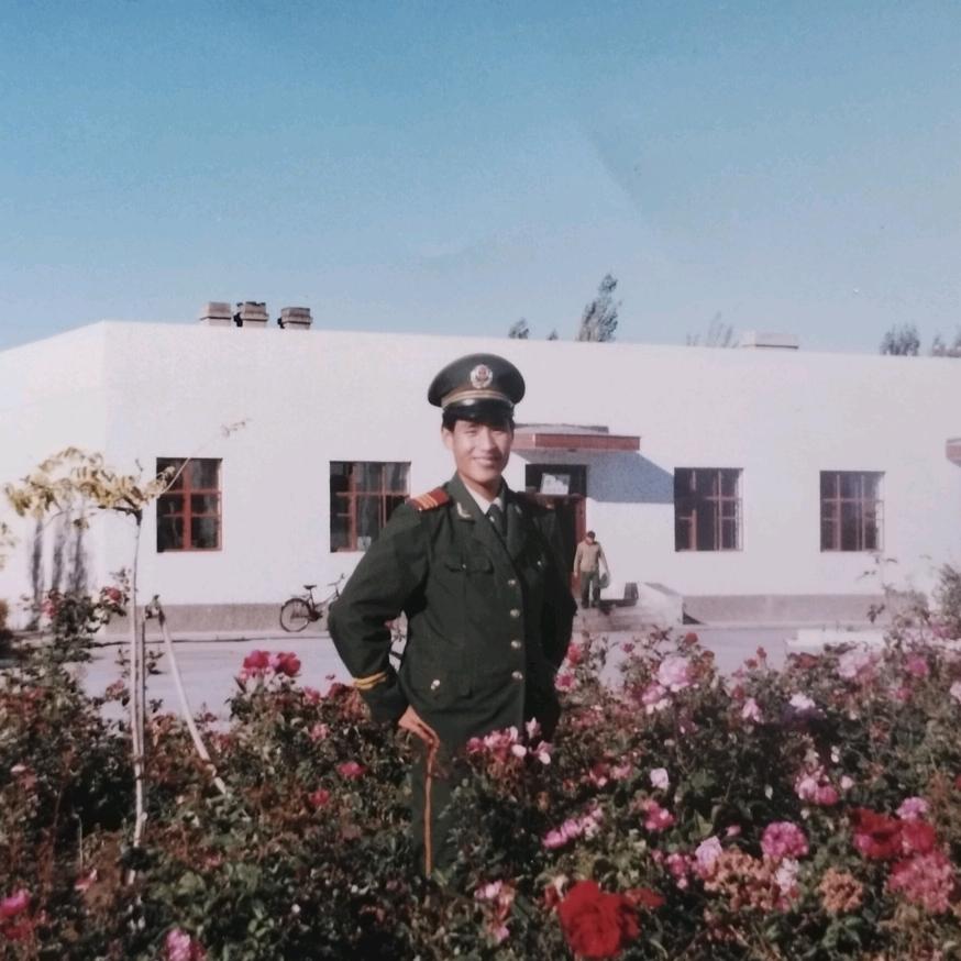 草原上的小木屋
