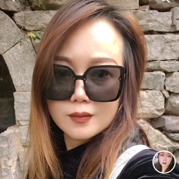 带刺的黑玫瑰