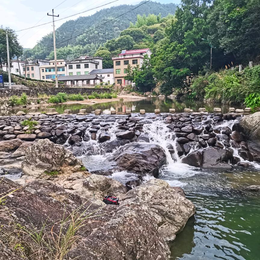 小溪哥