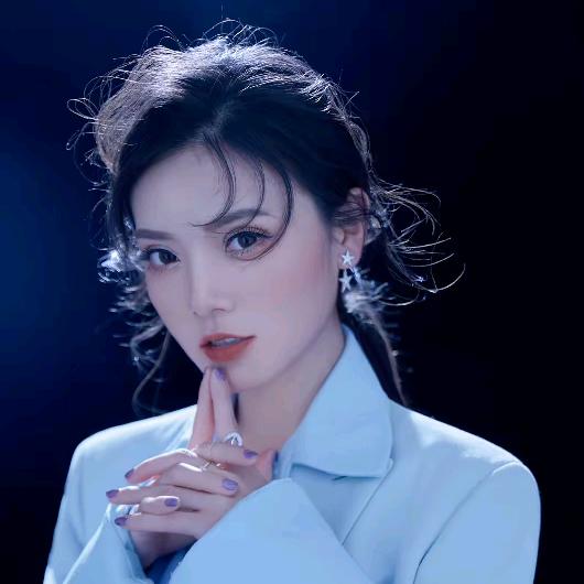 千屿sheila穿搭分享—悠卡