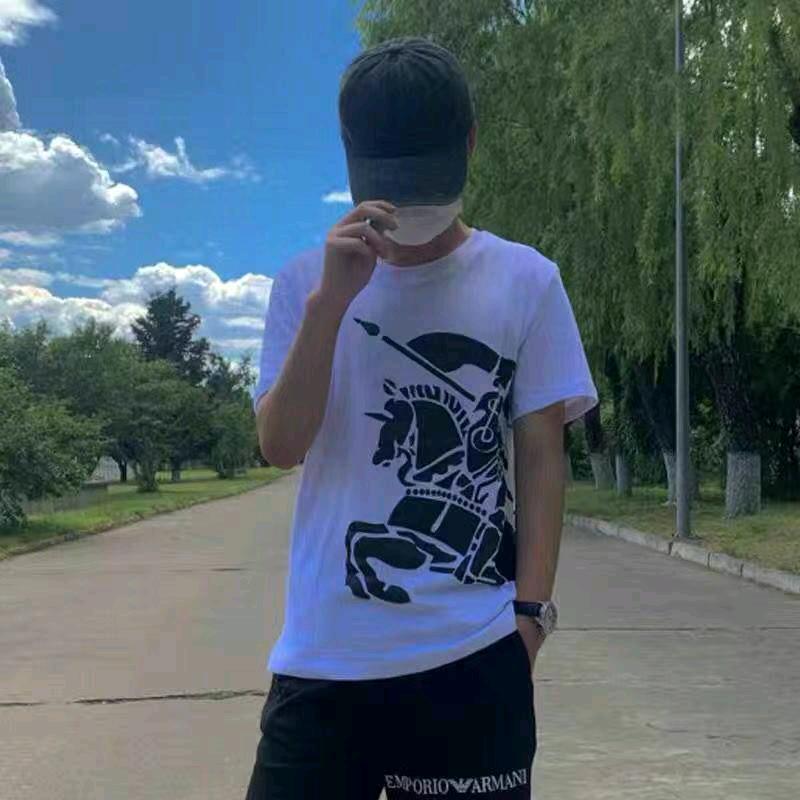 ☞坐在坟头调戏鬼{二哥)