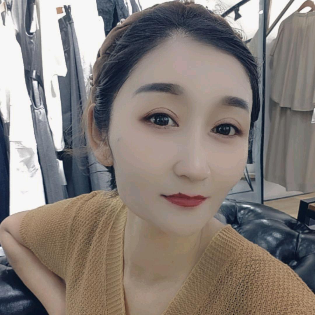 富蕴县香影女装店