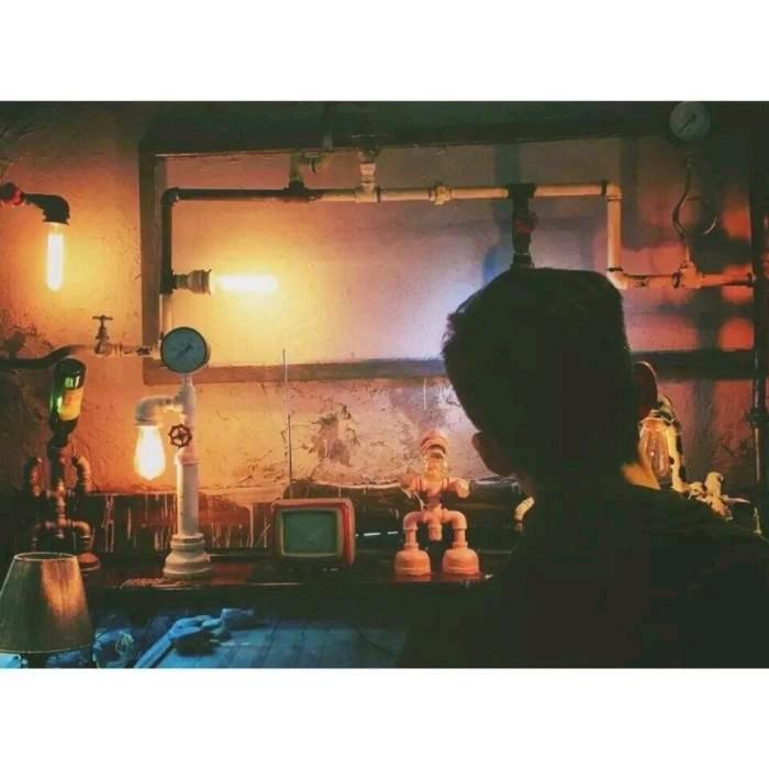 阴暗长发家暴男