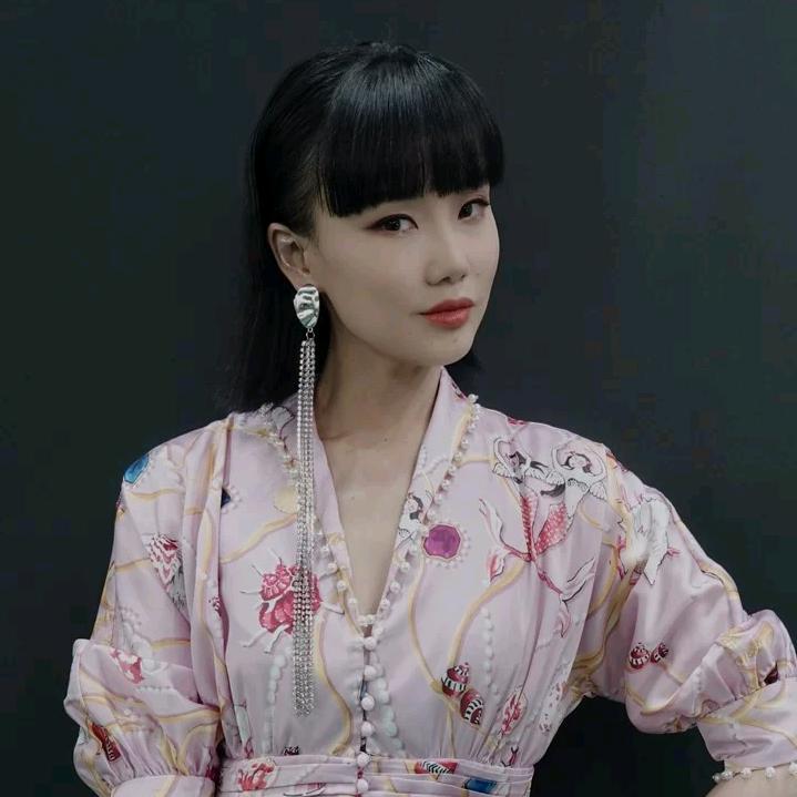低调救美苏婷雪头像