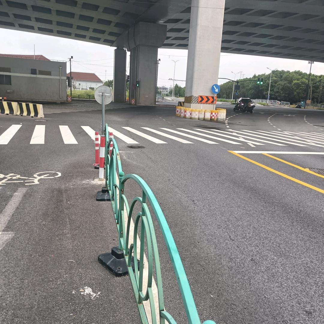 钱钱。