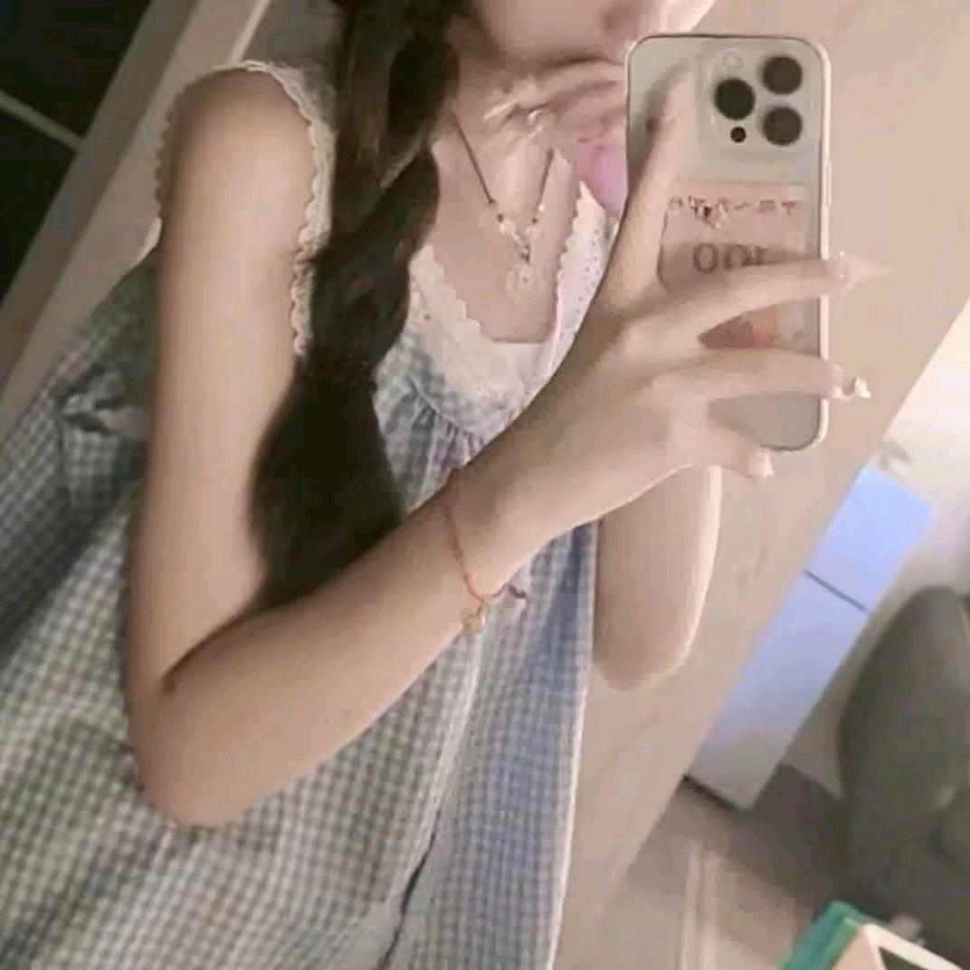 青栀.