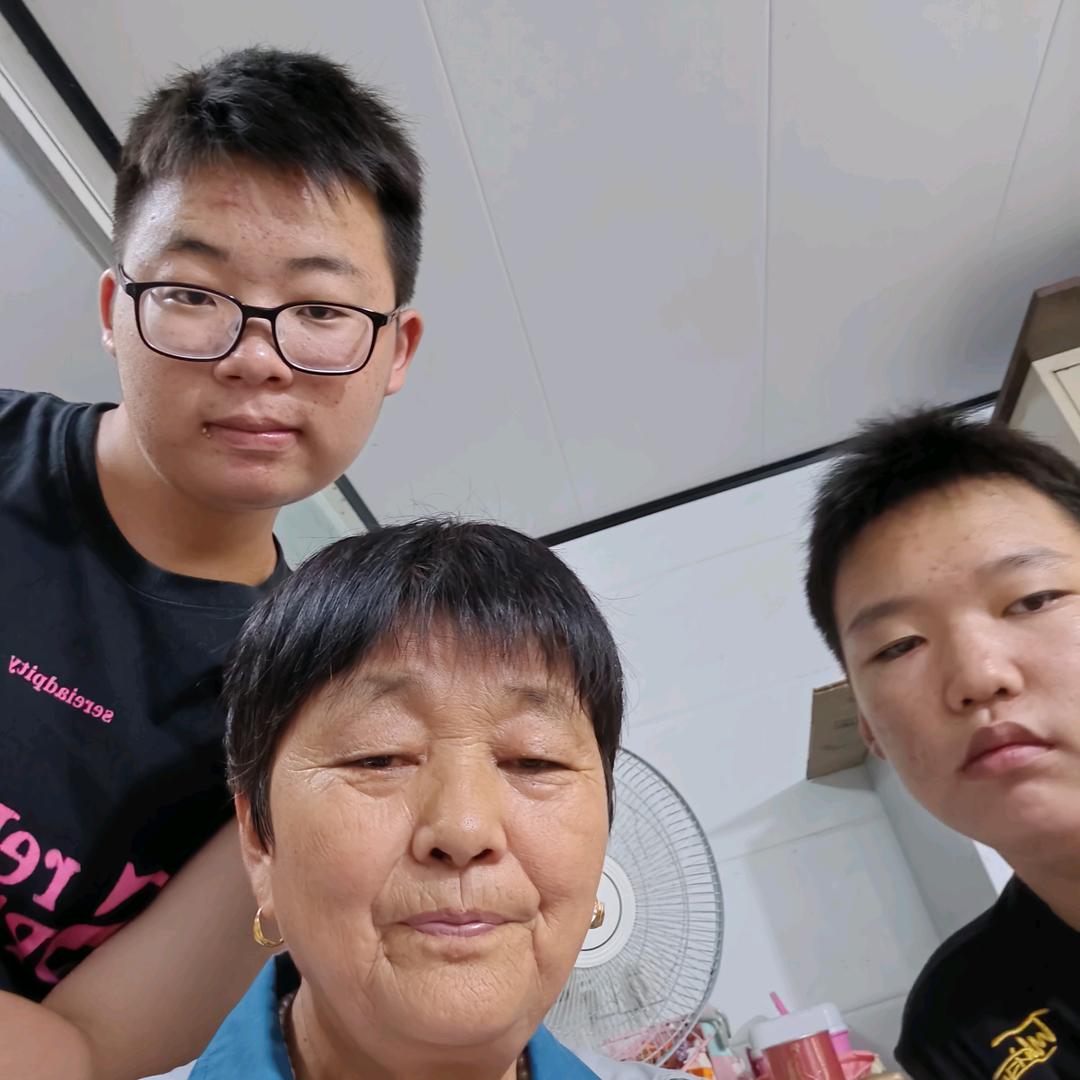 四个孙子的奶奶