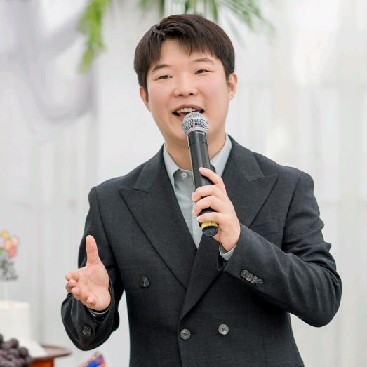 主持人mcU