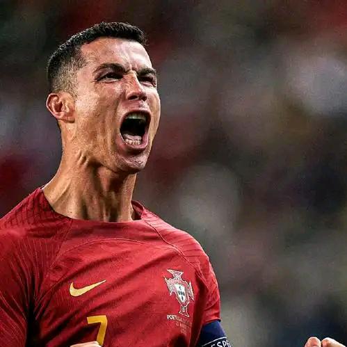 谦哥踢足球⚽️