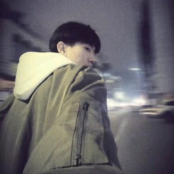 路明非.