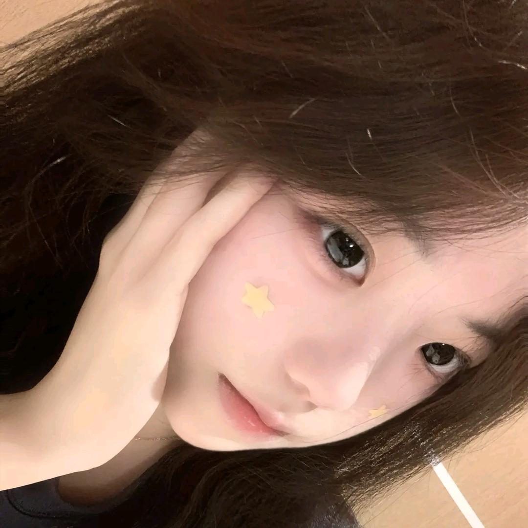 柒柒.