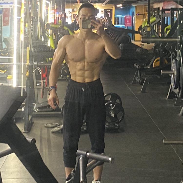 南阳市光圈游泳健身服务有限公司窦万利