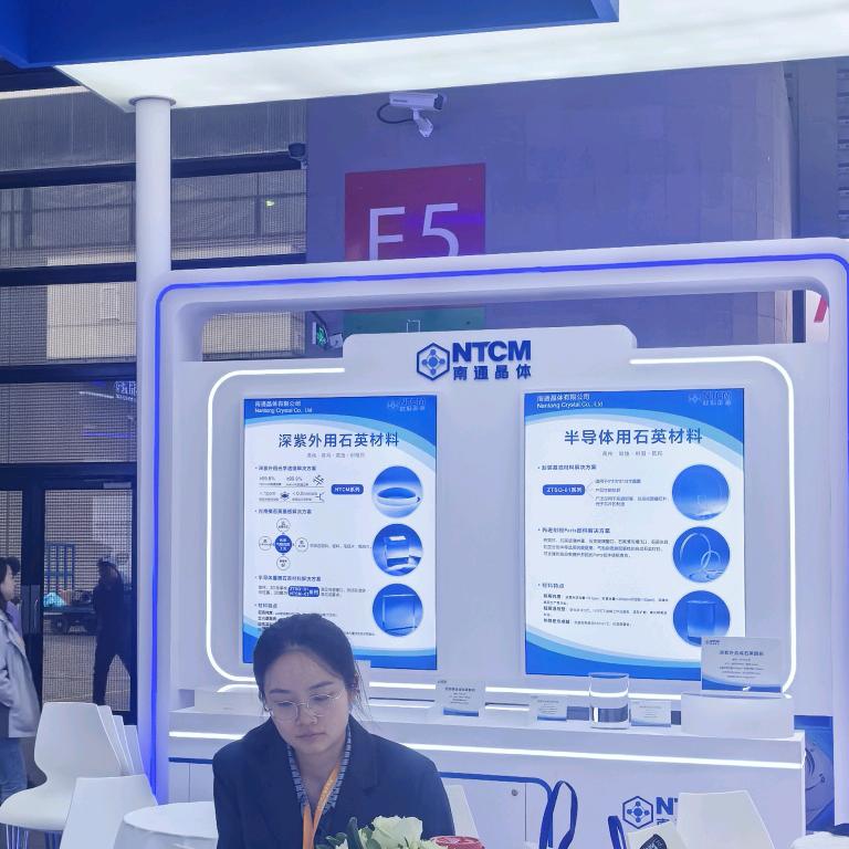 有神奇玻璃的小吴