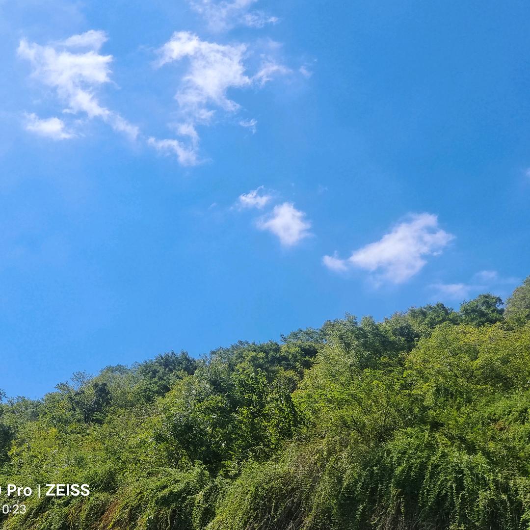 蔚蓝天空