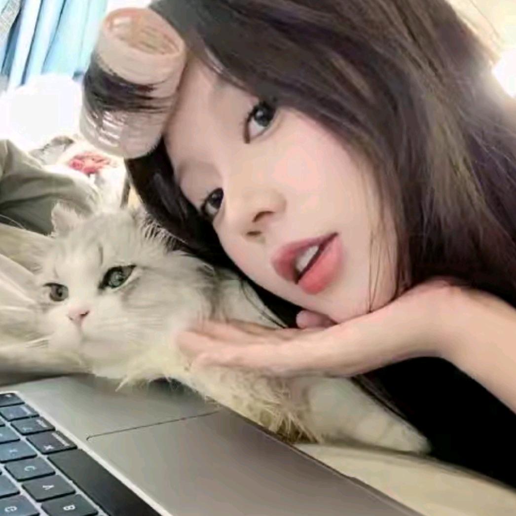 指间跳糖🍬穿带甲👠👩‍❤️‍👩