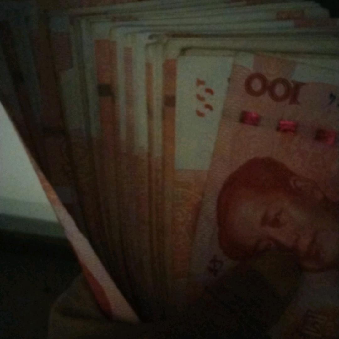 世界那么乱装纯给谁看