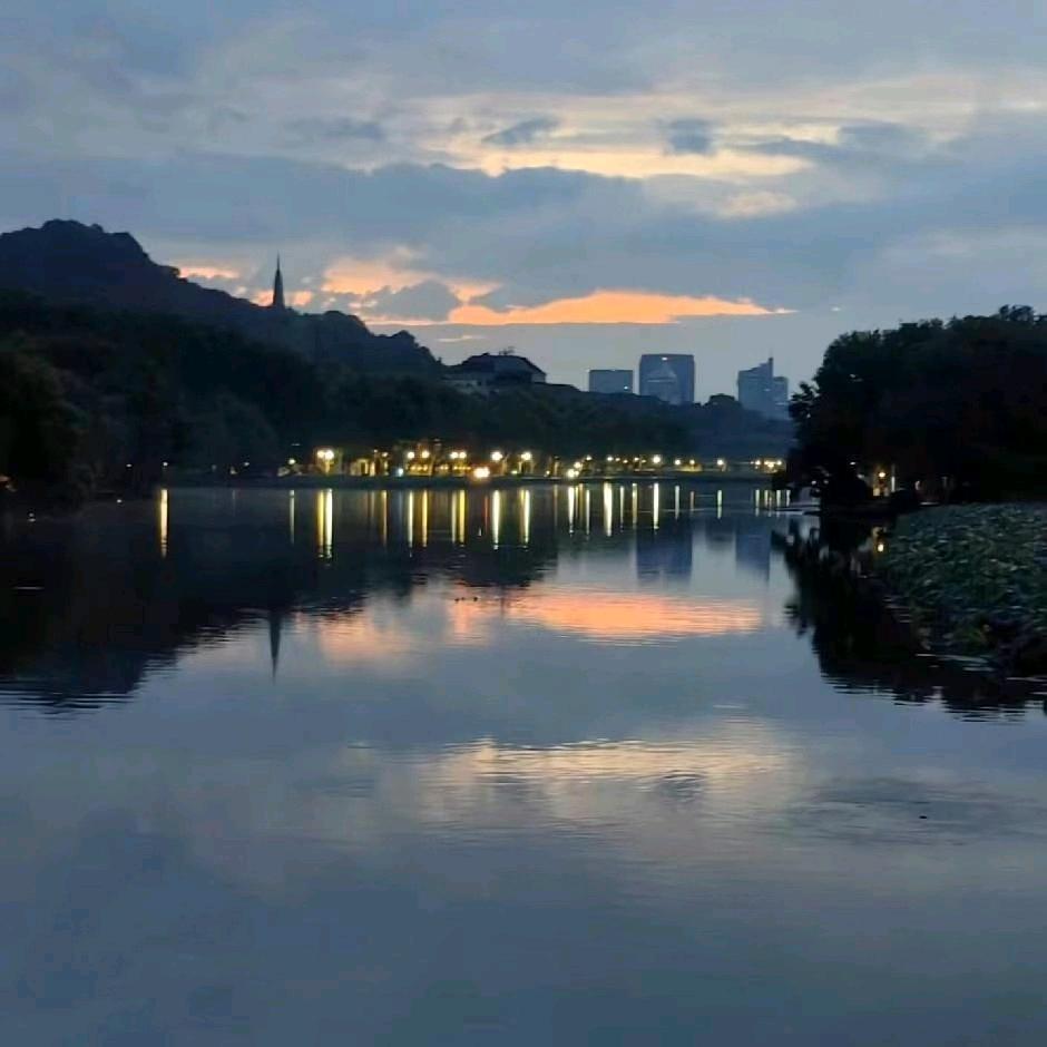 清鸿.