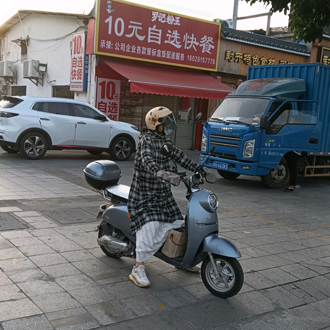 …漆小漆小云云