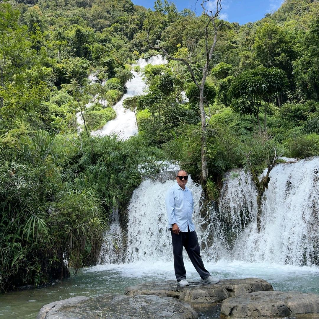 湄潭县健民水泥空实心护栏厂