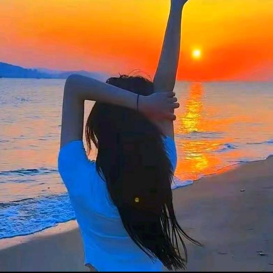 努力生活(我叫李芮，今年19岁)