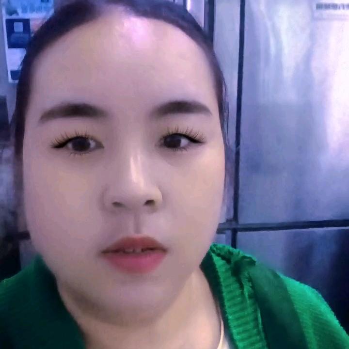 冬天坚强的白玫瑰