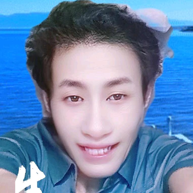 张龙琼，直播不订时，成功靠自己。