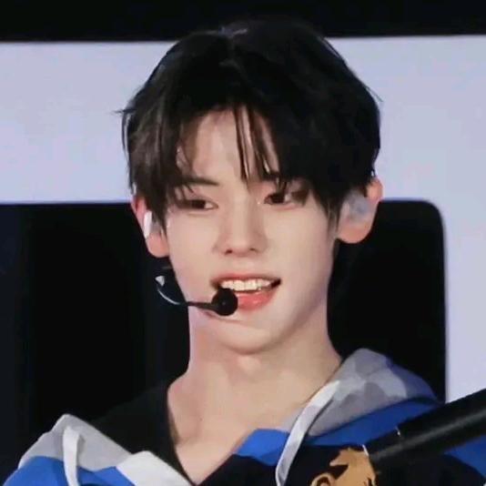 全世界最帅的李鹤来