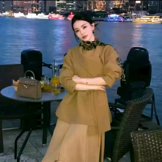 冯薪颖（私服穿搭）