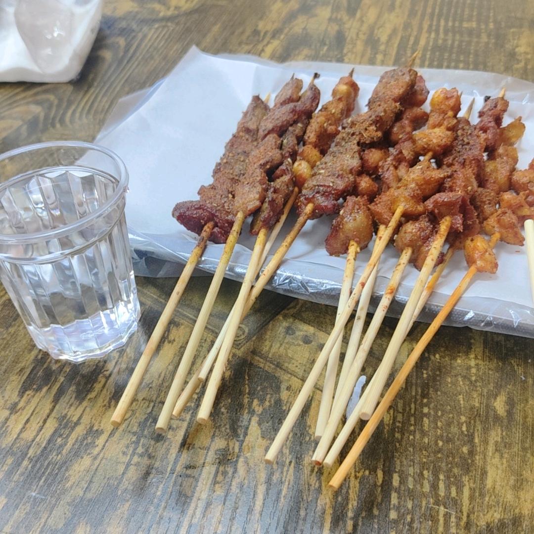 我拿你当兄弟，你拿我当表弟