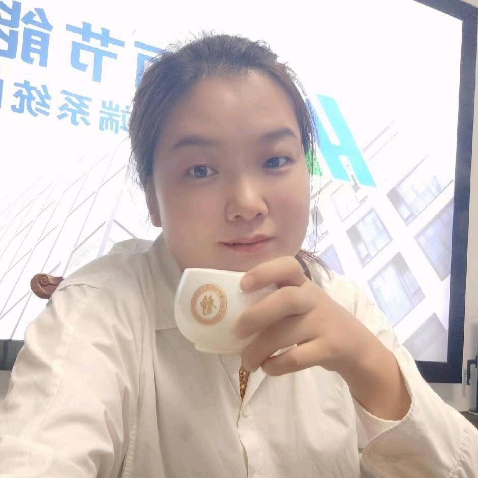 做封窗的女汉子