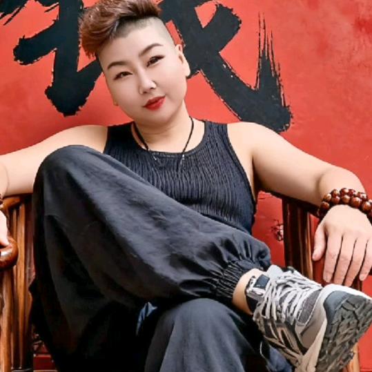 插花 依姐唢呐演艺传媒