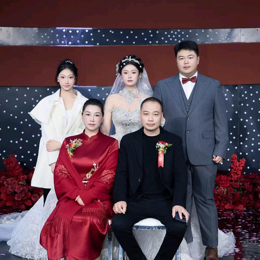 幸福美满一家人