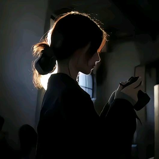 o^⦁᎑-^ ੭ 光烬