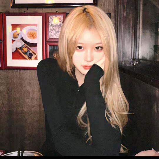 依婷.