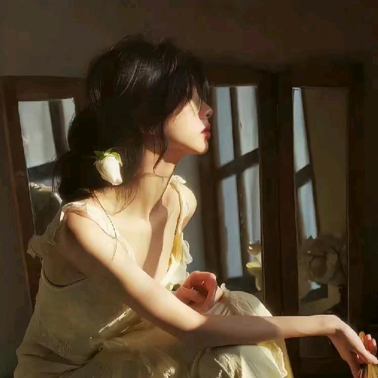 𝓼𝓽𝓻𝓪𝔀𝓫𝓮𝓻𝓻𝔂