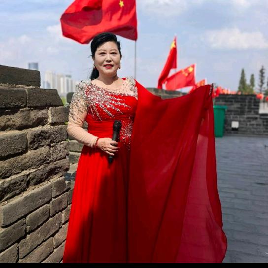芳菲爱唱歌