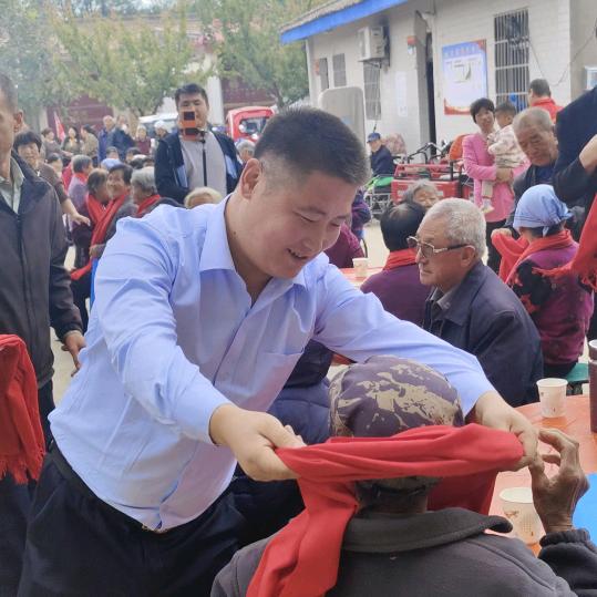 皇城村小袁兵书记