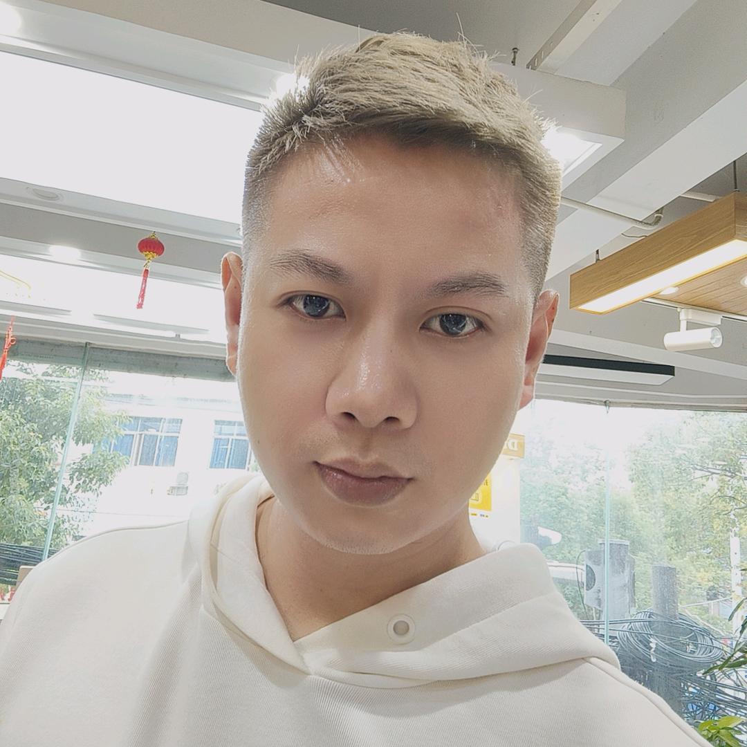 小城里的烫染金刚
