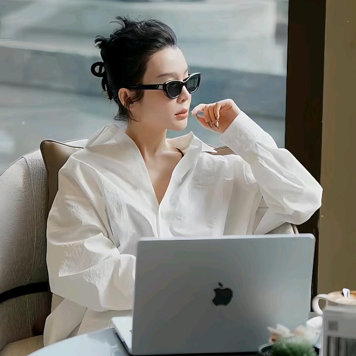 P·exiu 潘依绣（精选穿搭）