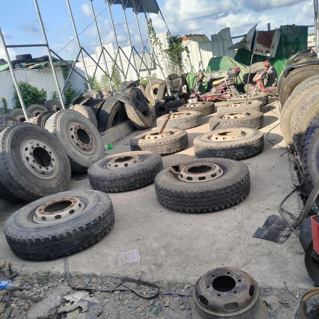 王宣，土方车轮胎