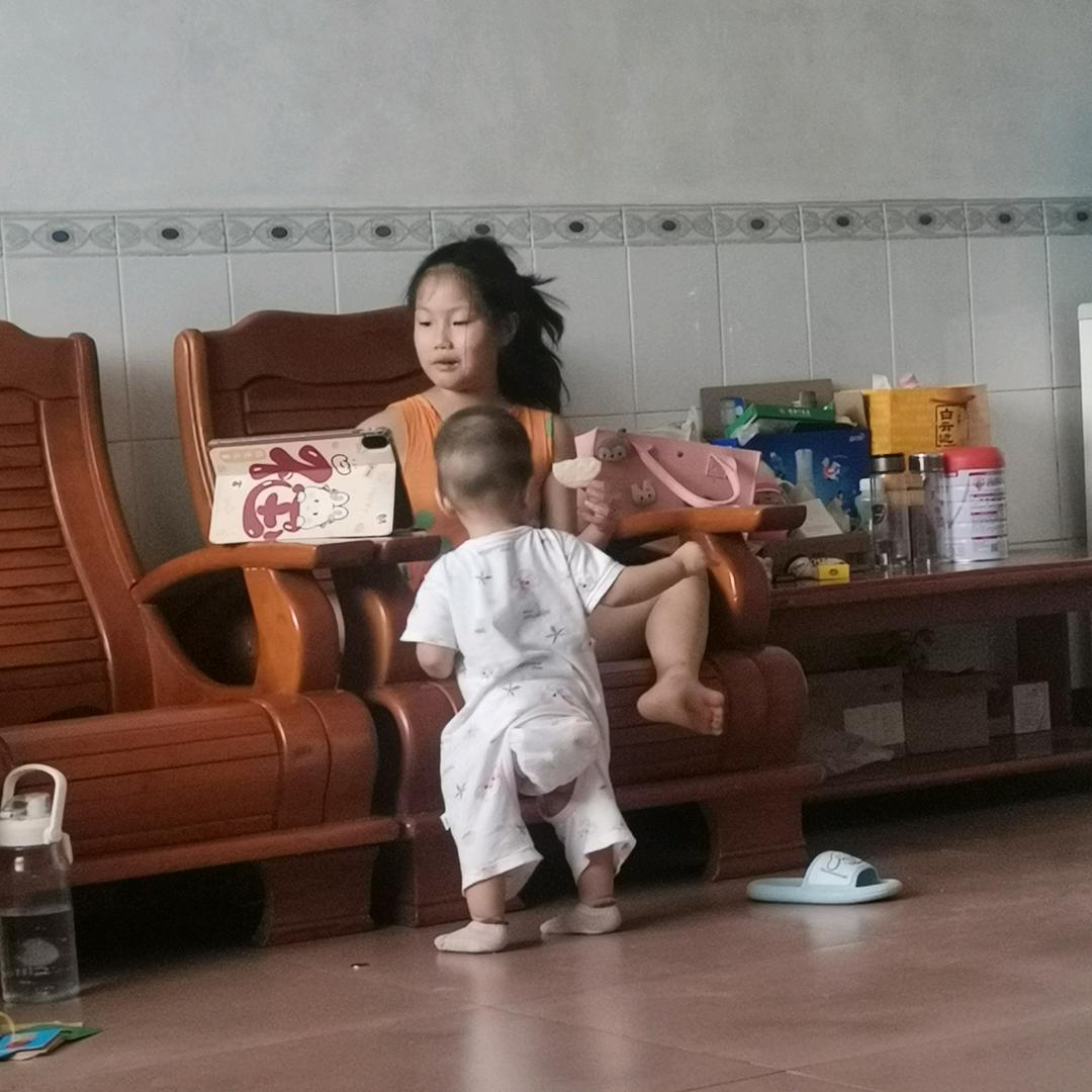 萱萱念念两姐妹