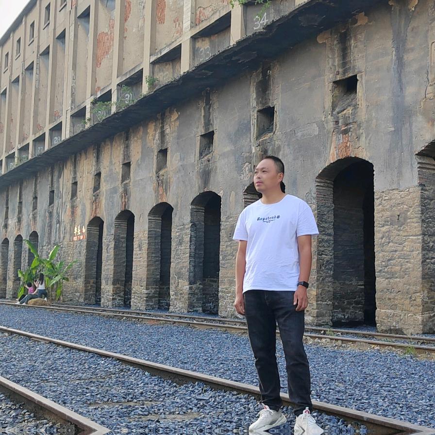 凌乱胡渣²¹·⁰⁹⁷⁵🏃🏻