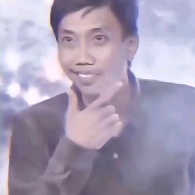 偷了霸总蕾丝内裤套头上狂奔的那个雨夜