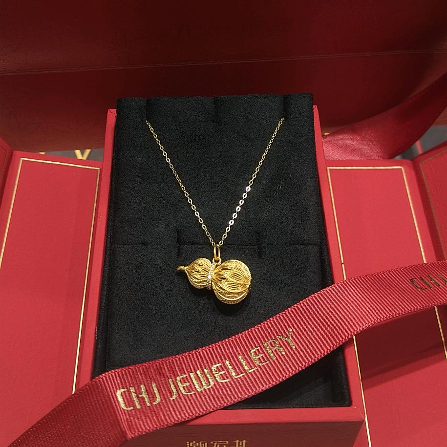 绿宝潮宏基莹莹