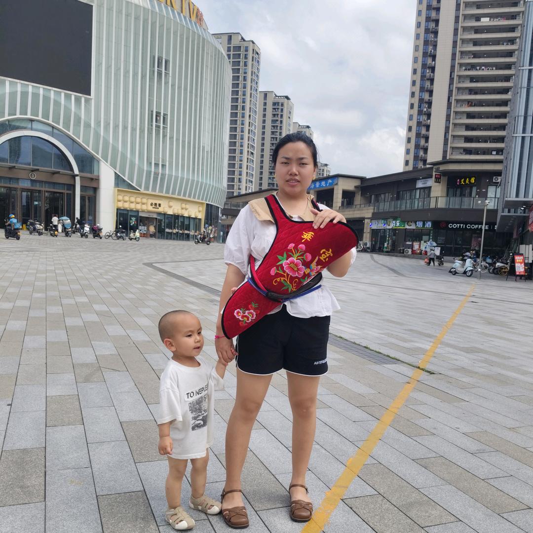 小黑妹《记录带娃日常》