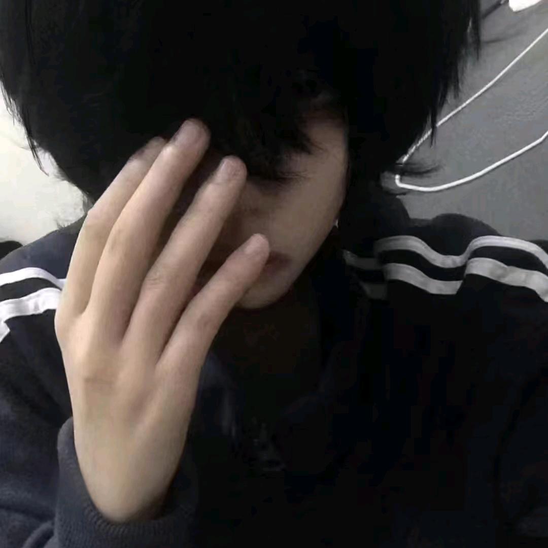 小新可不冷ಥ_ಥ